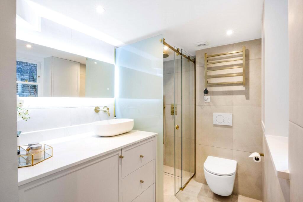 1 bedroom apartment for sale in Kensington Park Road, Kensington, London, W11